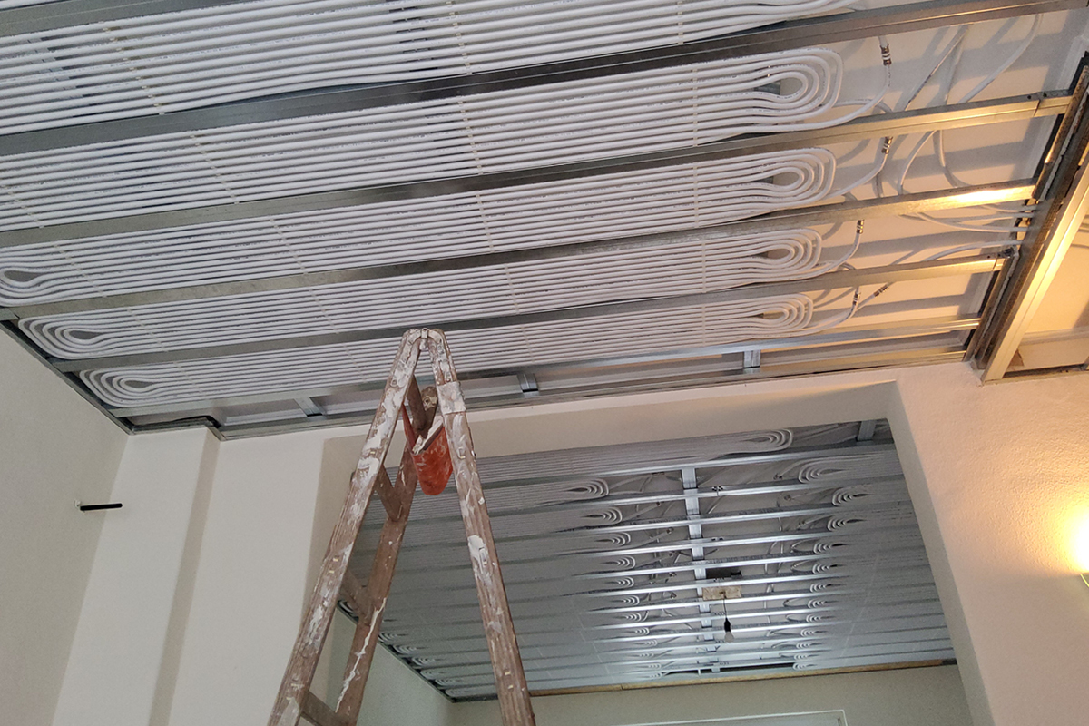 Installation einer Deckenheizung